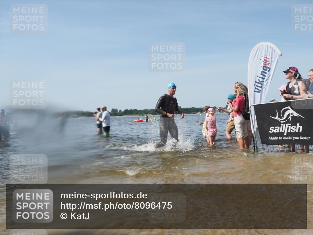 22.06.2025 - Viking Triathlon KatJ http://msf.ph/oto/8096475 22.06.2025 10:31:06 Schwimmen 45, 216, 237, 330, 347, 352, 510, 549 meine-sportfotos.de