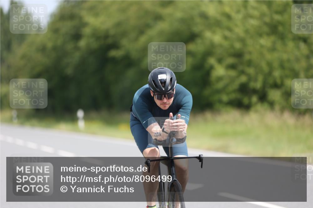 22.06.2025 - Viking Triathlon Yannick Fuchs http://msf.ph/oto/8096499 22.06.2025 11:58:58 Radfahren 81, 100, 214, 435, 460, 464, 483, 492, 527 meine-sportfotos.de