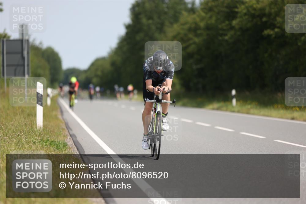 22.06.2025 - Viking Triathlon Yannick Fuchs http://msf.ph/oto/8096520 22.06.2025 11:21:32 Radfahren 50, 70, 127, 296, 387, 469, 522, 550, 643 meine-sportfotos.de