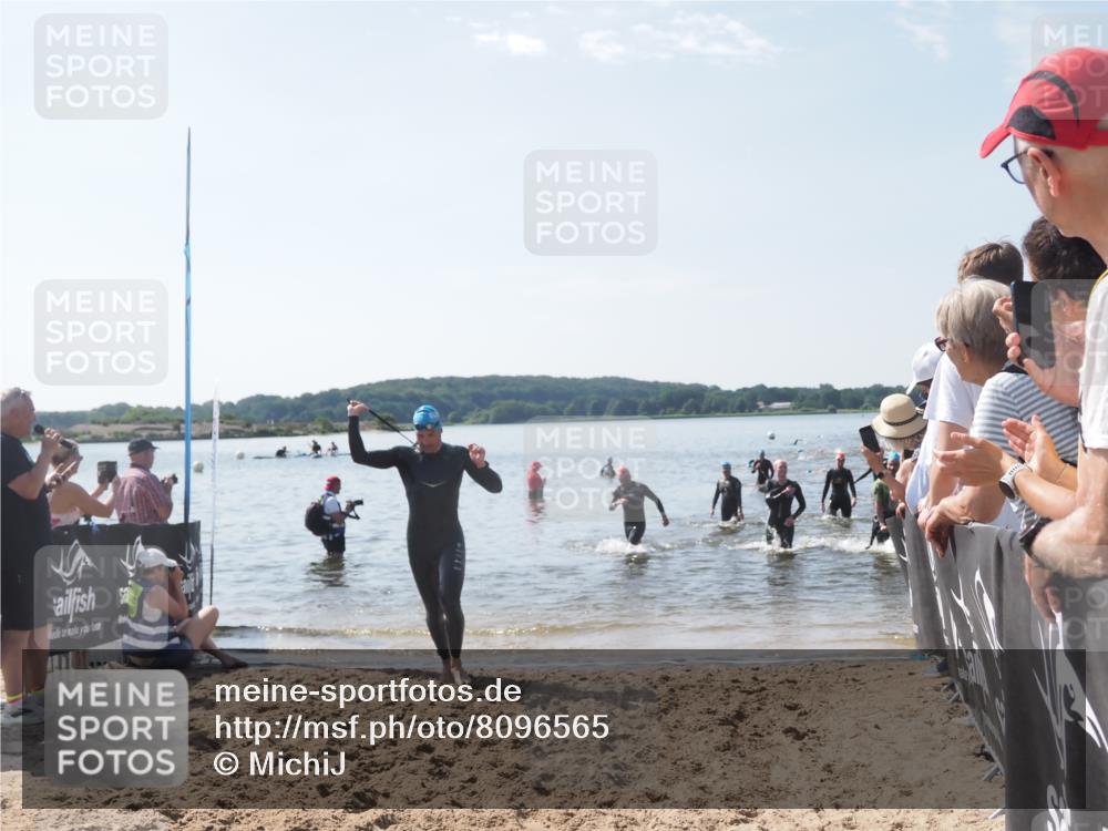 22.06.2025 - Viking Triathlon MichiJ http://msf.ph/oto/8096565 22.06.2025 10:41:42 Schwimmen 58, 142, 194, 220, 221, 505, 625, 629 meine-sportfotos.de