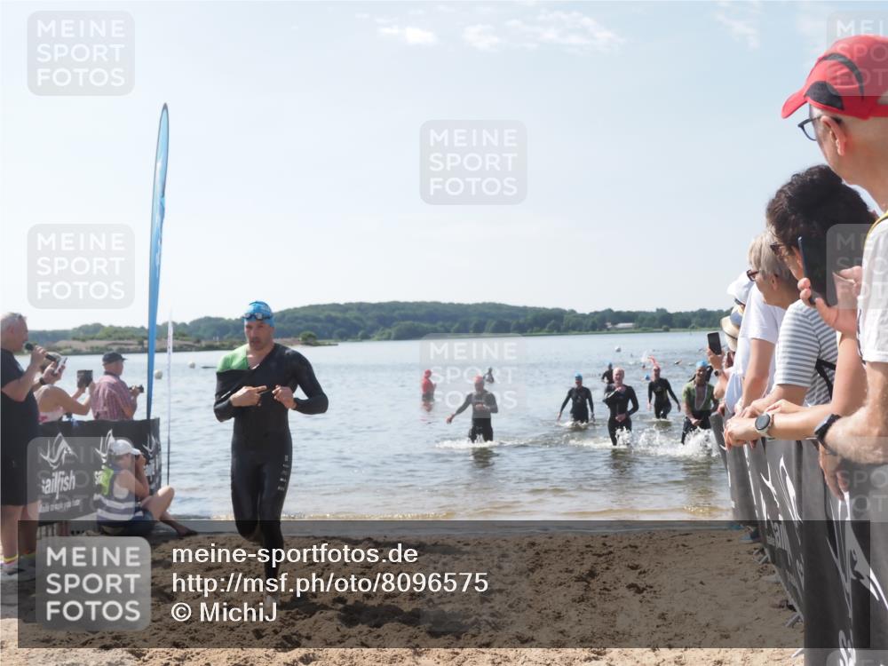 22.06.2025 - Viking Triathlon MichiJ http://msf.ph/oto/8096575 22.06.2025 10:41:43 Schwimmen 58, 142, 194, 220, 221, 505, 625, 629 meine-sportfotos.de