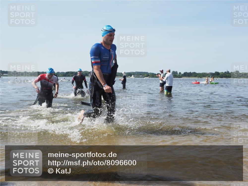 22.06.2025 - Viking Triathlon KatJ http://msf.ph/oto/8096600 22.06.2025 10:31:10 Schwimmen 216, 237, 330, 347, 352, 549 meine-sportfotos.de