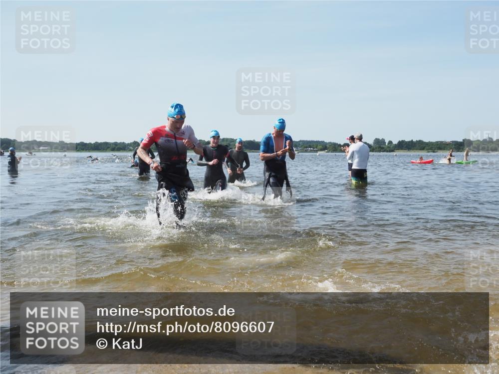 22.06.2025 - Viking Triathlon KatJ http://msf.ph/oto/8096607 22.06.2025 10:31:11 Schwimmen 216, 236, 237, 330, 347, 352, 549 meine-sportfotos.de