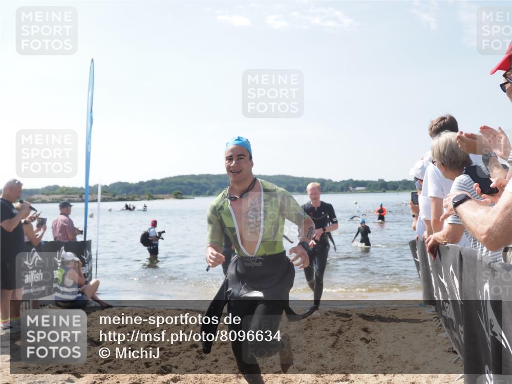 22.06.2025 - Viking Triathlon MichiJ http://msf.ph/oto/8096634 22.06.2025 10:41:48 Schwimmen 58, 142, 194, 220, 221, 625, 629 meine-sportfotos.de
