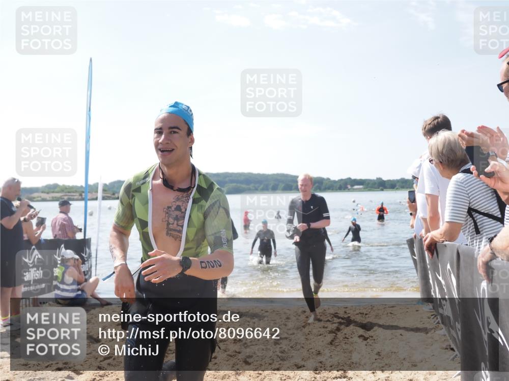 22.06.2025 - Viking Triathlon MichiJ http://msf.ph/oto/8096642 22.06.2025 10:41:49 Schwimmen 58, 142, 194, 199, 220, 221, 625, 629 meine-sportfotos.de