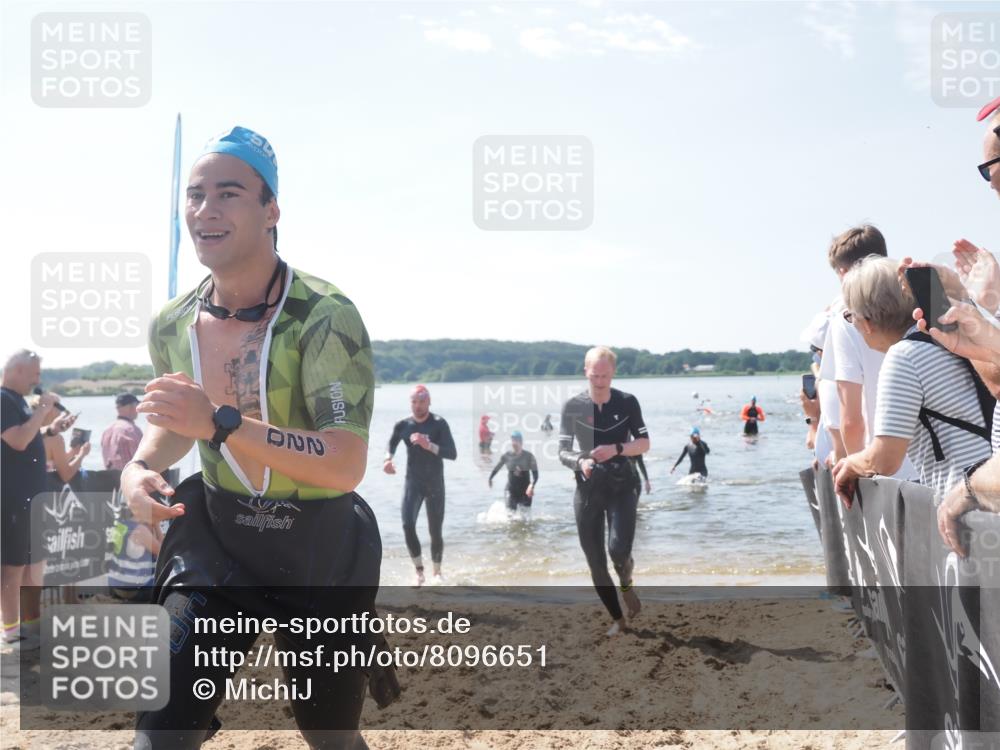 22.06.2025 - Viking Triathlon MichiJ http://msf.ph/oto/8096651 22.06.2025 10:41:49 Schwimmen 58, 142, 194, 199, 220, 221, 625, 629 meine-sportfotos.de