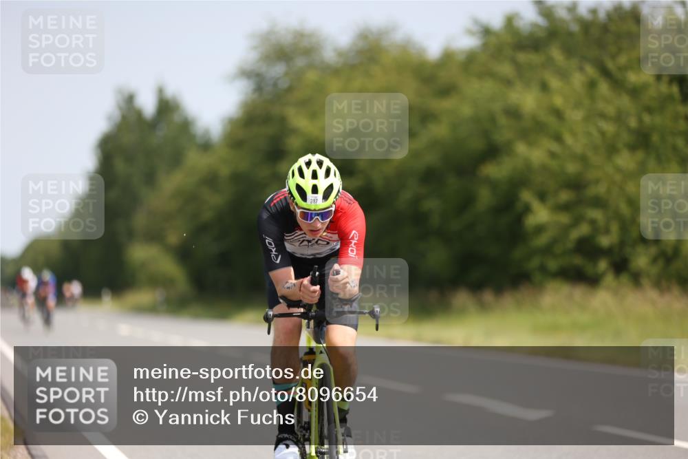 22.06.2025 - Viking Triathlon Yannick Fuchs http://msf.ph/oto/8096654 22.06.2025 11:21:39 Radfahren 135, 300, 387 meine-sportfotos.de