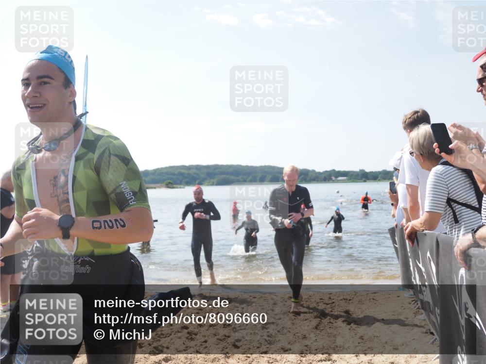 22.06.2025 - Viking Triathlon MichiJ http://msf.ph/oto/8096660 22.06.2025 10:41:49 Schwimmen 58, 142, 194, 199, 220, 221, 625, 629 meine-sportfotos.de