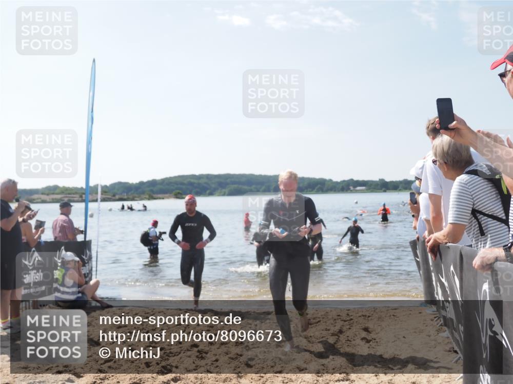 22.06.2025 - Viking Triathlon MichiJ http://msf.ph/oto/8096673 22.06.2025 10:41:50 Schwimmen 58, 142, 194, 199, 221, 625, 629 meine-sportfotos.de