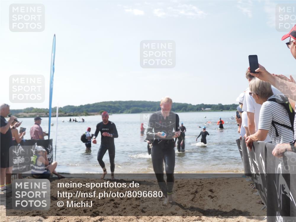 22.06.2025 - Viking Triathlon MichiJ http://msf.ph/oto/8096680 22.06.2025 10:41:50 Schwimmen 58, 142, 194, 199, 221, 625, 629 meine-sportfotos.de