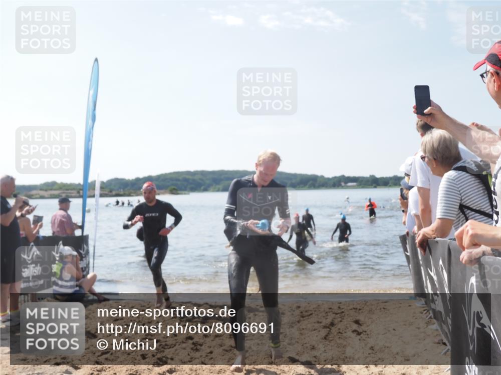 22.06.2025 - Viking Triathlon MichiJ http://msf.ph/oto/8096691 22.06.2025 10:41:50 Schwimmen 58, 142, 194, 199, 221, 625, 629 meine-sportfotos.de