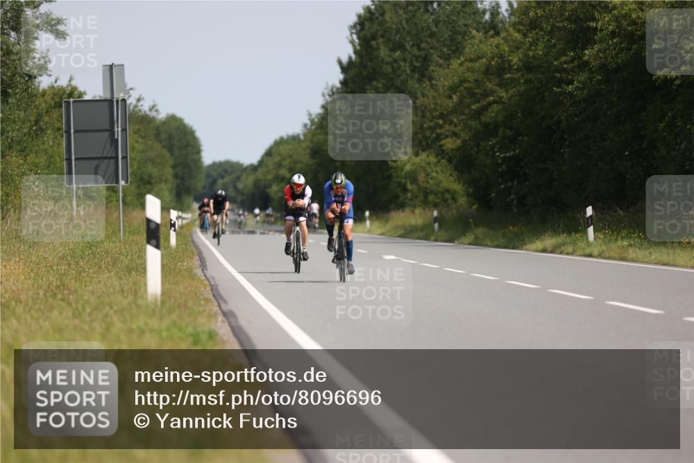22.06.2025 - Viking Triathlon Yannick Fuchs http://msf.ph/oto/8096696 22.06.2025 11:21:41 Radfahren 135, 297, 300, 387 meine-sportfotos.de