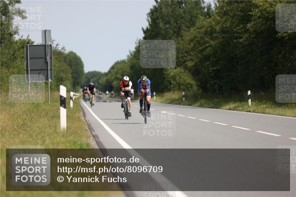 22.06.2025 - Viking Triathlon Yannick Fuchs http://msf.ph/oto/8096709 22.06.2025 11:21:41 Radfahren 135, 297, 300, 387 meine-sportfotos.de