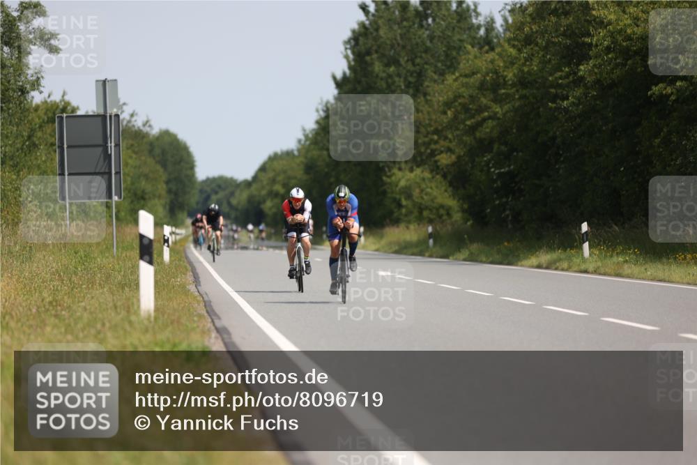 22.06.2025 - Viking Triathlon Yannick Fuchs http://msf.ph/oto/8096719 22.06.2025 11:21:41 Radfahren 135, 297, 300, 387 meine-sportfotos.de