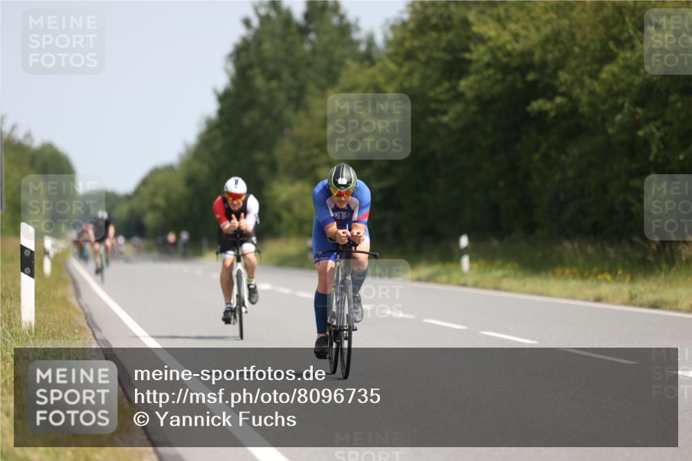 22.06.2025 - Viking Triathlon Yannick Fuchs http://msf.ph/oto/8096735 22.06.2025 11:21:43 Radfahren 135, 297, 300, 387 meine-sportfotos.de