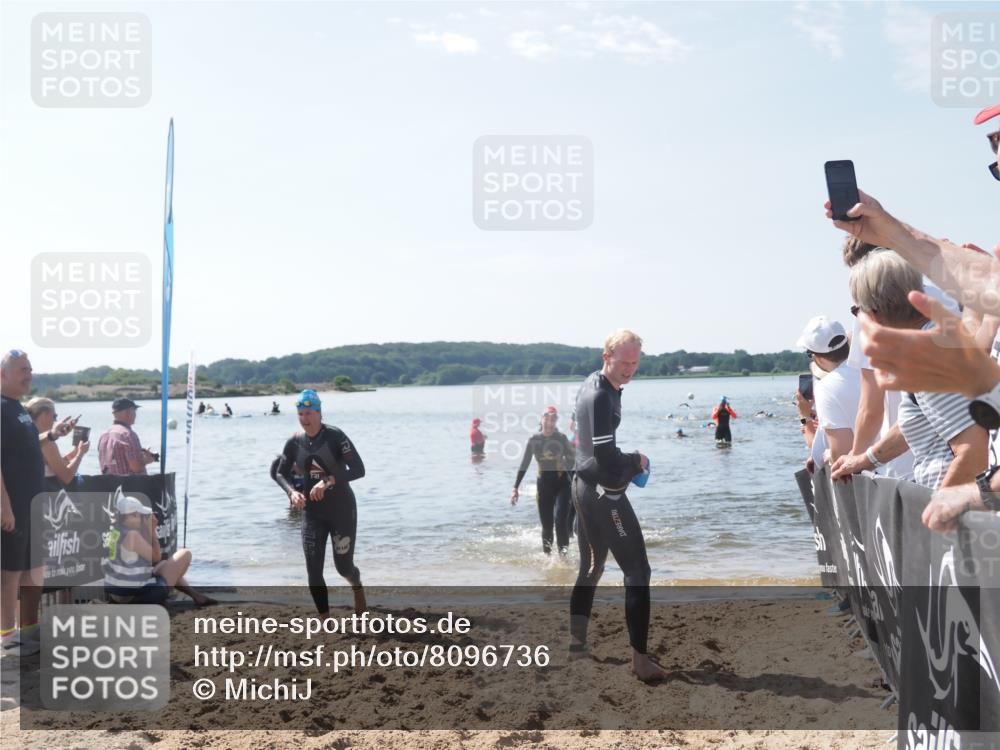 22.06.2025 - Viking Triathlon MichiJ http://msf.ph/oto/8096736 22.06.2025 10:41:54 Schwimmen 58, 142, 159, 199, 221, 625 meine-sportfotos.de