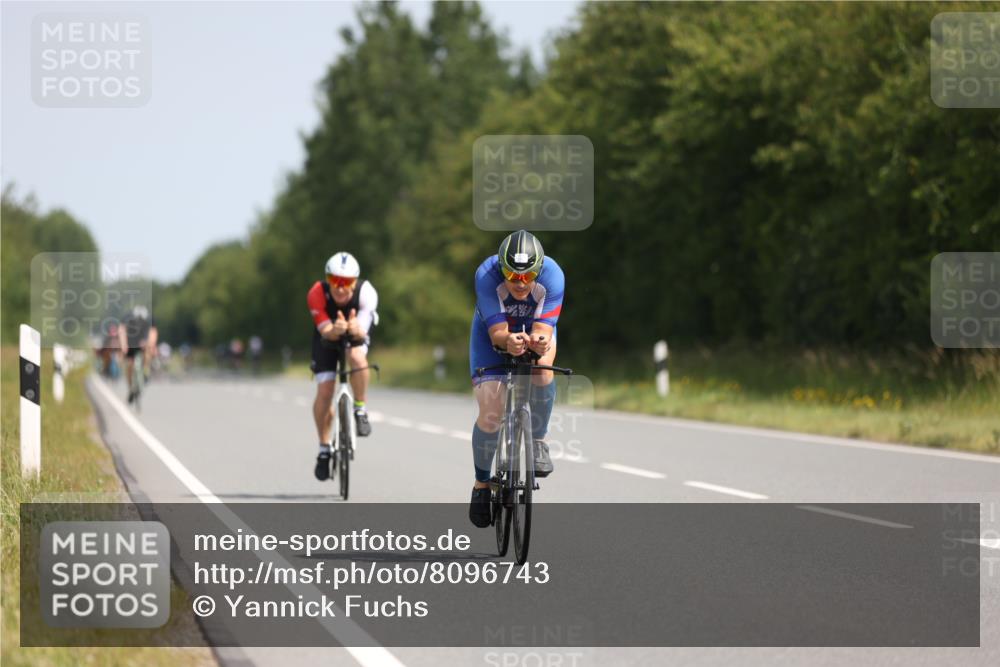22.06.2025 - Viking Triathlon Yannick Fuchs http://msf.ph/oto/8096743 22.06.2025 11:21:43 Radfahren 135, 297, 300, 387 meine-sportfotos.de