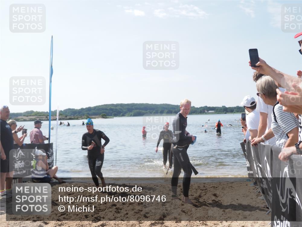 22.06.2025 - Viking Triathlon MichiJ http://msf.ph/oto/8096746 22.06.2025 10:41:54 Schwimmen 58, 142, 159, 199, 221, 625 meine-sportfotos.de