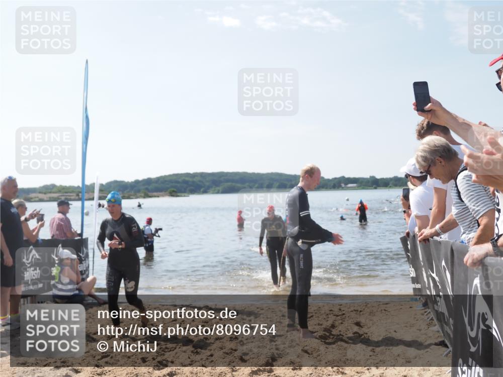 22.06.2025 - Viking Triathlon MichiJ http://msf.ph/oto/8096754 22.06.2025 10:41:55 Schwimmen 58, 142, 159, 199, 221, 625 meine-sportfotos.de
