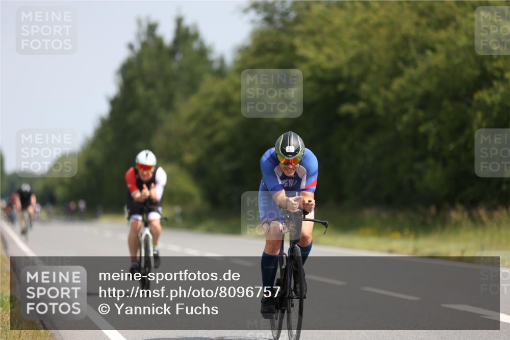 22.06.2025 - Viking Triathlon Yannick Fuchs http://msf.ph/oto/8096757 22.06.2025 11:21:44 Radfahren 135, 297, 300 meine-sportfotos.de