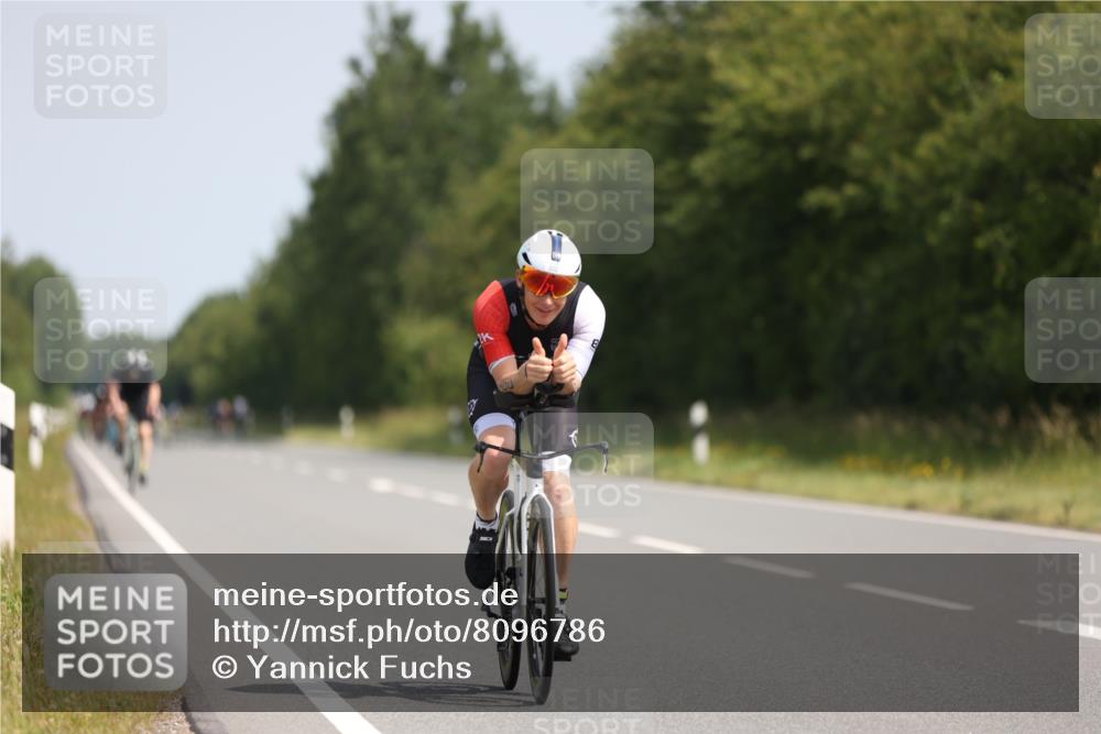 22.06.2025 - Viking Triathlon Yannick Fuchs http://msf.ph/oto/8096786 22.06.2025 11:21:45 Radfahren 135, 297, 300 meine-sportfotos.de