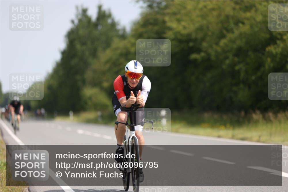 22.06.2025 - Viking Triathlon Yannick Fuchs http://msf.ph/oto/8096795 22.06.2025 11:21:45 Radfahren 135, 297, 300 meine-sportfotos.de