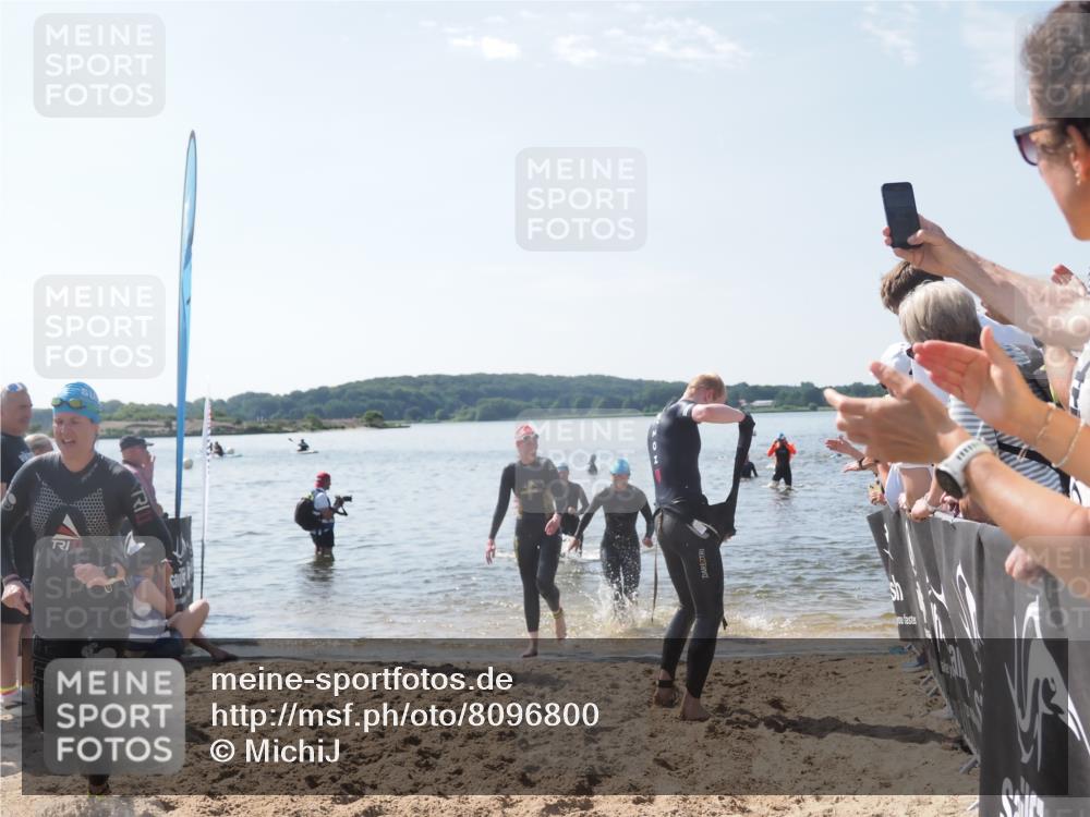 22.06.2025 - Viking Triathlon MichiJ http://msf.ph/oto/8096800 22.06.2025 10:41:56 Schwimmen 58, 159, 199, 221, 625 meine-sportfotos.de