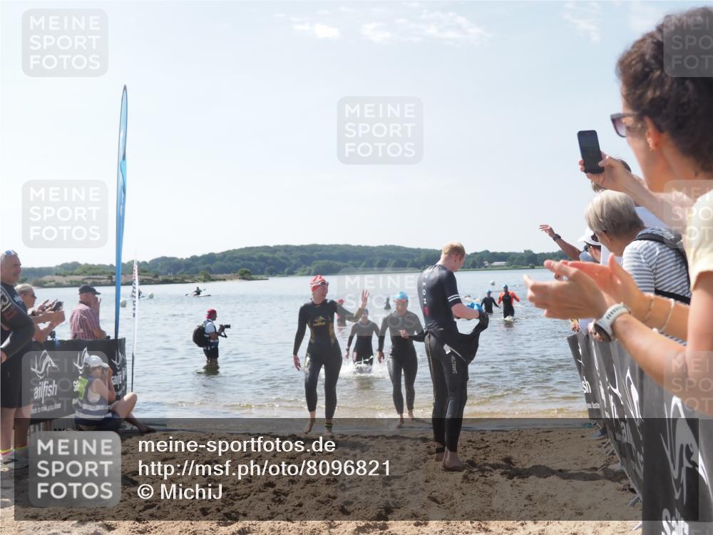 22.06.2025 - Viking Triathlon MichiJ http://msf.ph/oto/8096821 22.06.2025 10:41:57 Schwimmen 58, 159, 199, 221, 625 meine-sportfotos.de