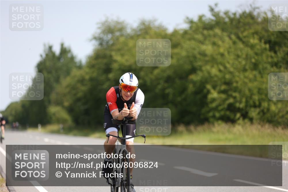 22.06.2025 - Viking Triathlon Yannick Fuchs http://msf.ph/oto/8096824 22.06.2025 11:21:46 Radfahren 135, 297, 300 meine-sportfotos.de