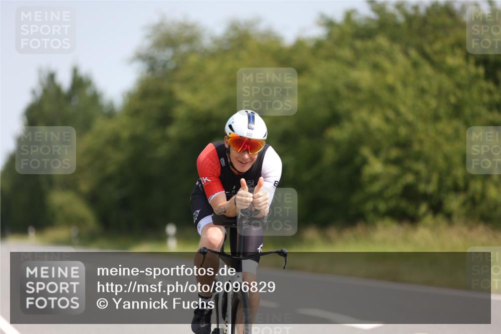 22.06.2025 - Viking Triathlon Yannick Fuchs http://msf.ph/oto/8096829 22.06.2025 11:21:46 Radfahren 135, 297, 300 meine-sportfotos.de