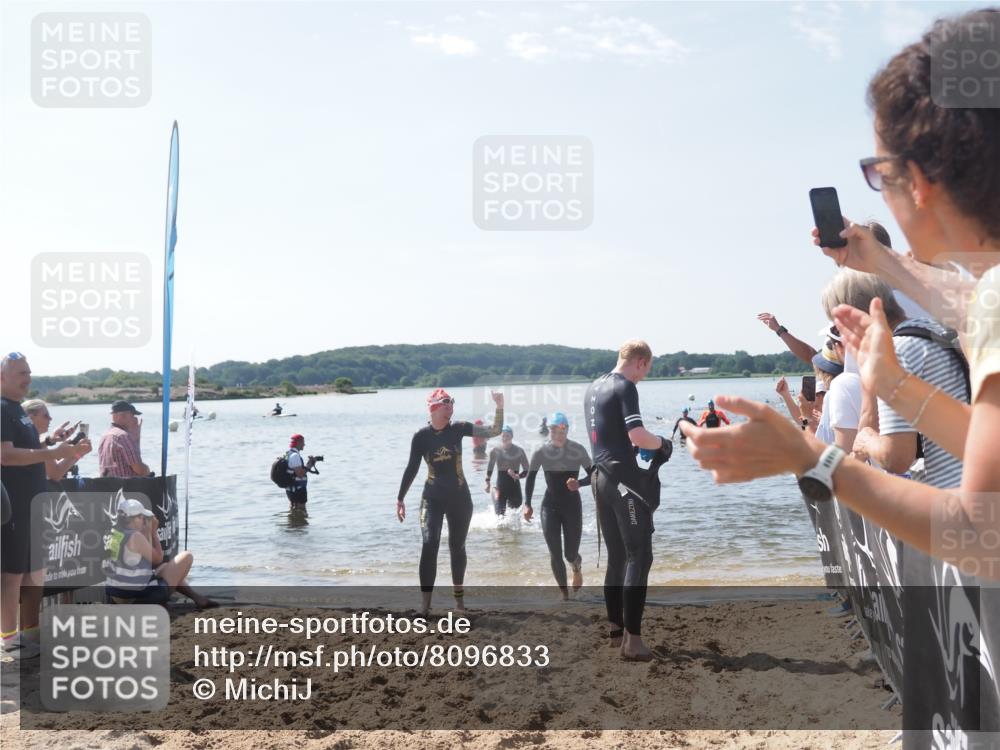 22.06.2025 - Viking Triathlon MichiJ http://msf.ph/oto/8096833 22.06.2025 10:41:57 Schwimmen 58, 159, 199, 221, 625 meine-sportfotos.de