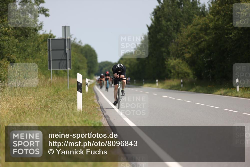 22.06.2025 - Viking Triathlon Yannick Fuchs http://msf.ph/oto/8096843 22.06.2025 11:21:48 Radfahren 135, 297, 300 meine-sportfotos.de