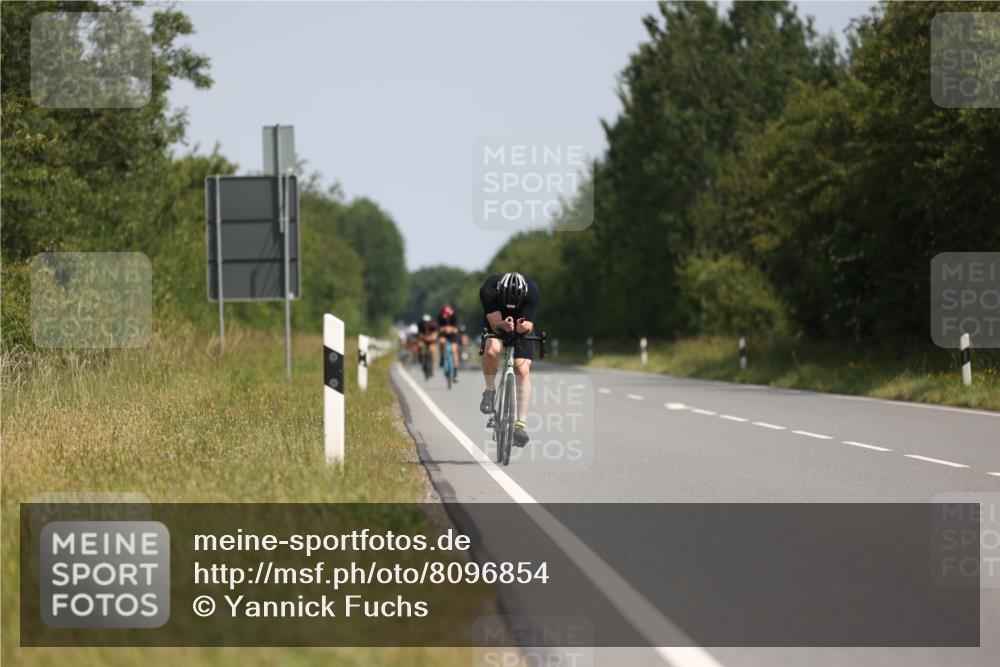 22.06.2025 - Viking Triathlon Yannick Fuchs http://msf.ph/oto/8096854 22.06.2025 11:21:48 Radfahren 135, 297, 300 meine-sportfotos.de