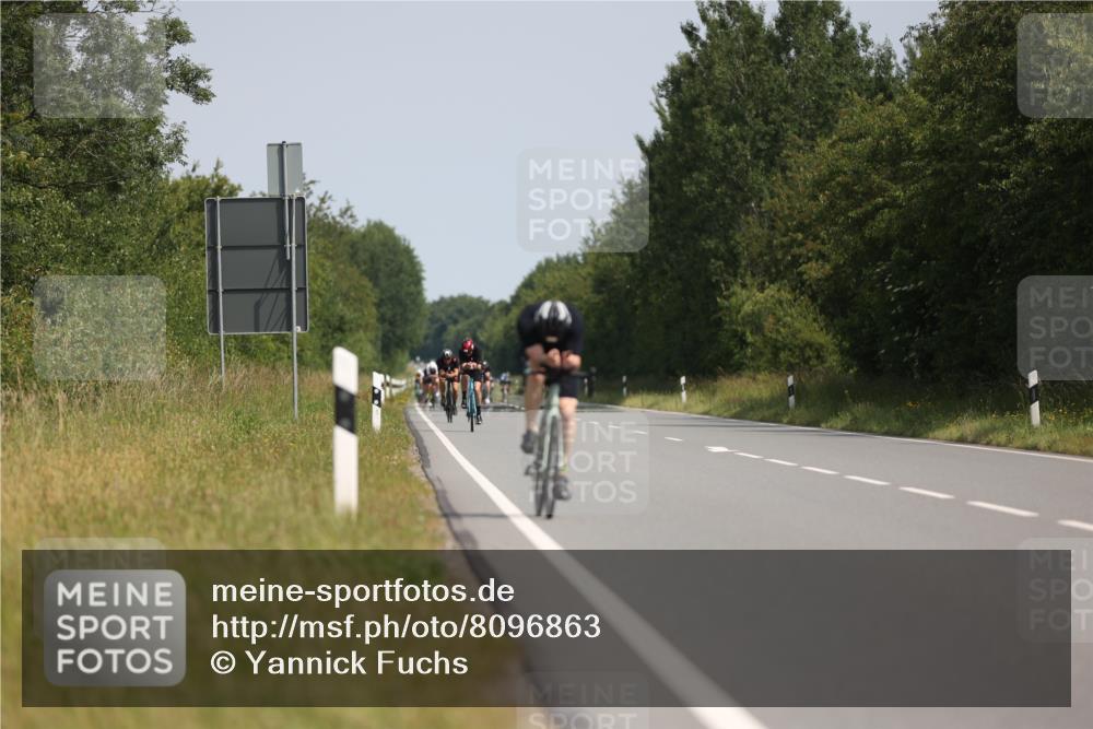 22.06.2025 - Viking Triathlon Yannick Fuchs http://msf.ph/oto/8096863 22.06.2025 11:21:48 Radfahren 135, 297, 300 meine-sportfotos.de