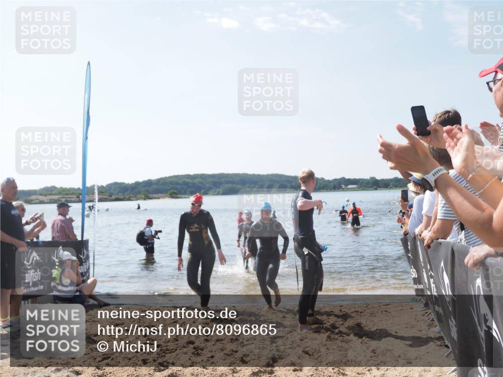 22.06.2025 - Viking Triathlon MichiJ http://msf.ph/oto/8096865 22.06.2025 10:41:58 Schwimmen 58, 159, 199, 221, 625 meine-sportfotos.de