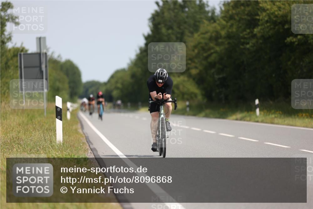 22.06.2025 - Viking Triathlon Yannick Fuchs http://msf.ph/oto/8096868 22.06.2025 11:21:49 Radfahren 135, 297, 300, 304 meine-sportfotos.de