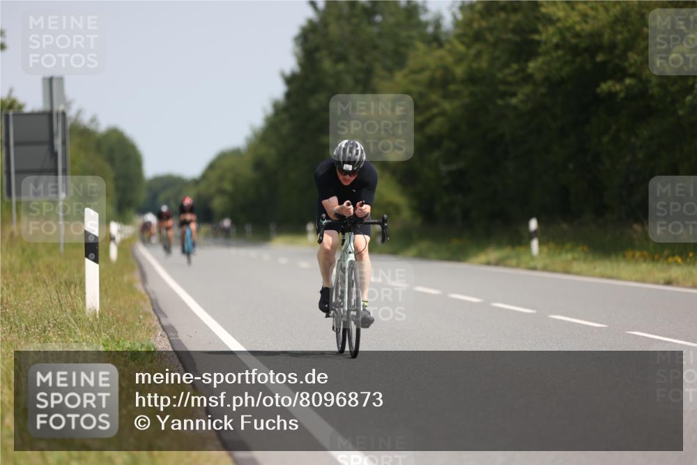 22.06.2025 - Viking Triathlon Yannick Fuchs http://msf.ph/oto/8096873 22.06.2025 11:21:49 Radfahren 135, 297, 300, 304 meine-sportfotos.de
