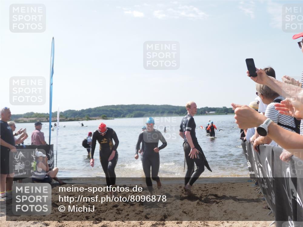 22.06.2025 - Viking Triathlon MichiJ http://msf.ph/oto/8096878 22.06.2025 10:41:58 Schwimmen 58, 159, 199, 221, 625 meine-sportfotos.de