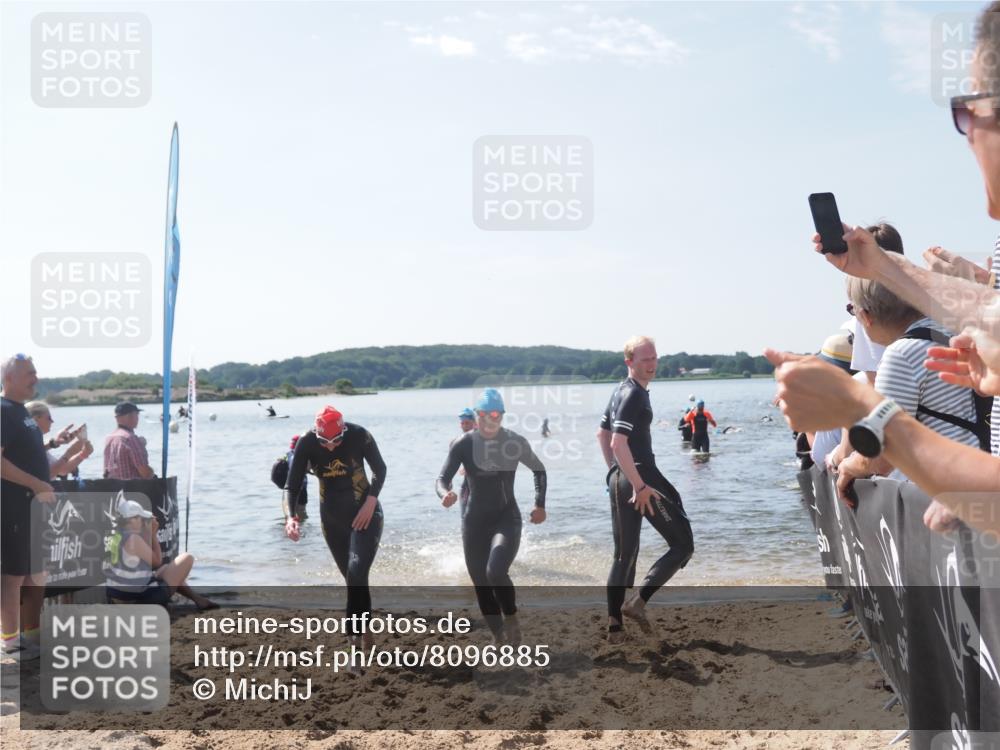 22.06.2025 - Viking Triathlon MichiJ http://msf.ph/oto/8096885 22.06.2025 10:41:58 Schwimmen 58, 159, 199, 221, 625 meine-sportfotos.de