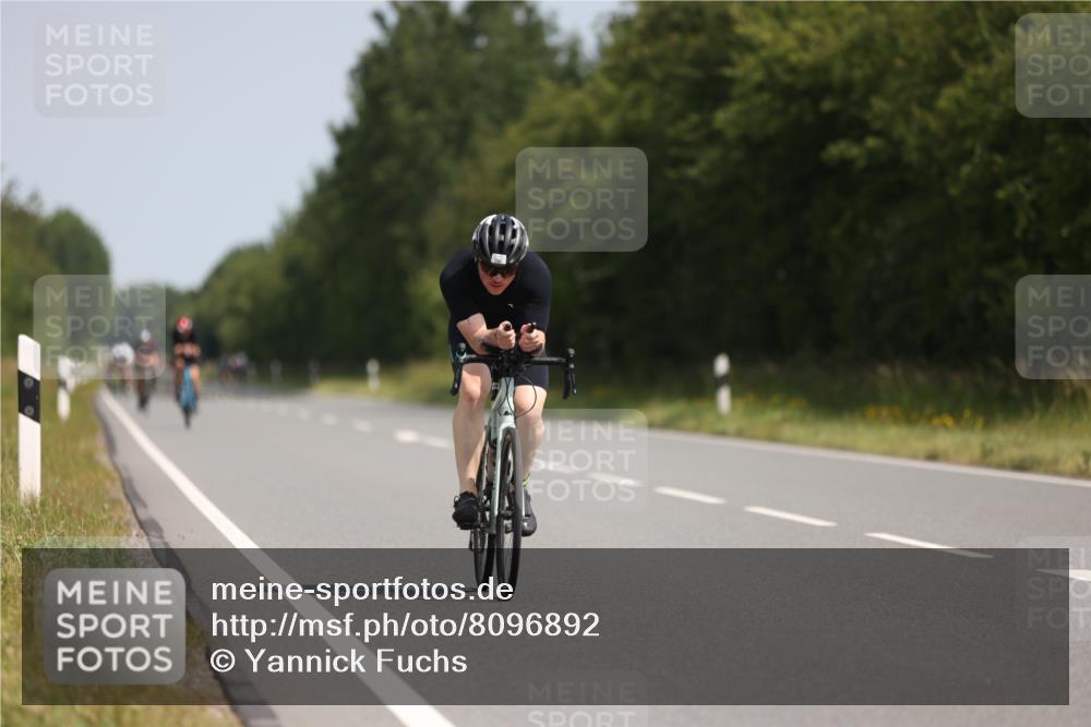 22.06.2025 - Viking Triathlon Yannick Fuchs http://msf.ph/oto/8096892 22.06.2025 11:21:50 Radfahren 297, 300, 304 meine-sportfotos.de