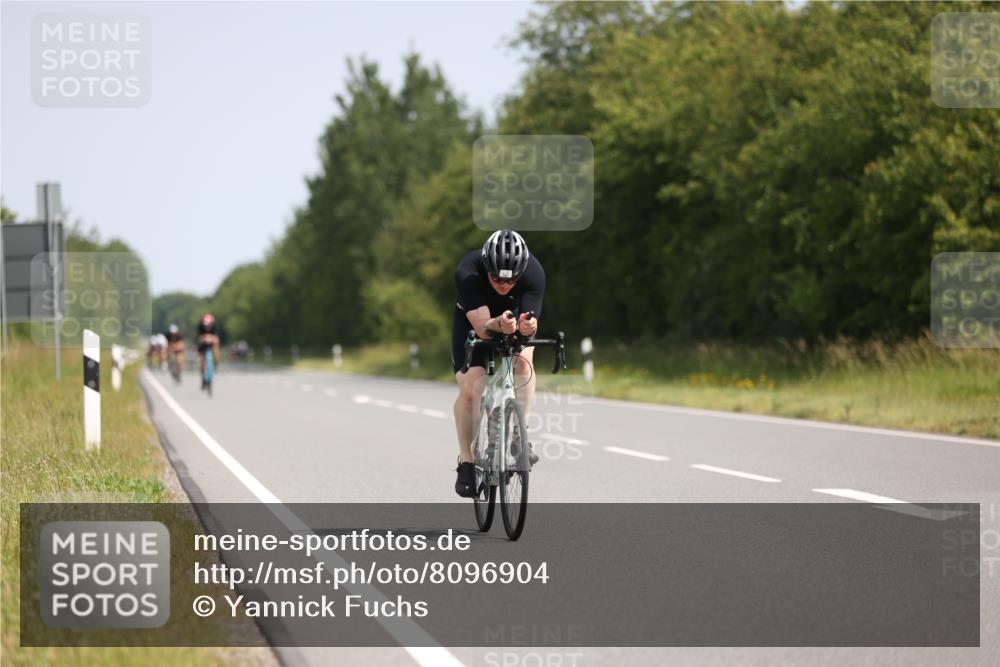 22.06.2025 - Viking Triathlon Yannick Fuchs http://msf.ph/oto/8096904 22.06.2025 11:21:50 Radfahren 297, 300, 304 meine-sportfotos.de