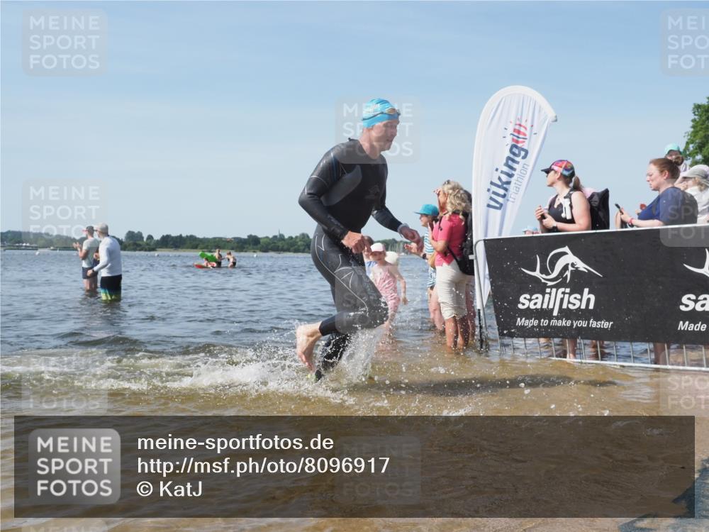 22.06.2025 - Viking Triathlon KatJ http://msf.ph/oto/8096917 22.06.2025 10:31:20 Schwimmen 3, 8, 216, 236, 311, 330, 469 meine-sportfotos.de