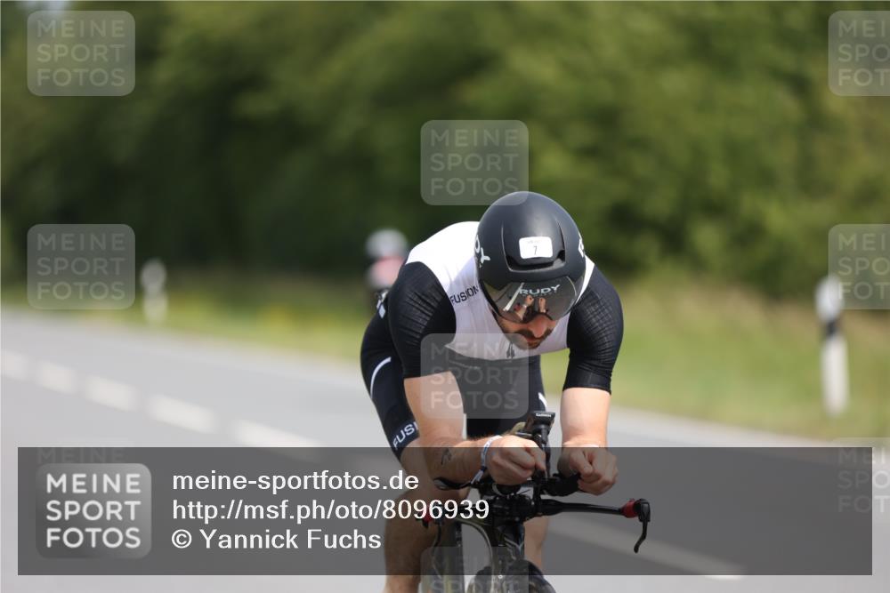 22.06.2025 - Viking Triathlon Yannick Fuchs http://msf.ph/oto/8096939 22.06.2025 11:59:30 Radfahren 2, 7, 55, 196, 346, 661 meine-sportfotos.de