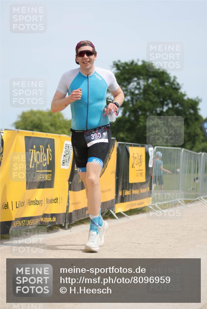 22.06.2025 - Viking Triathlon H.Heesch http://msf.ph/oto/8096959 22.06.2025 13:11:31 Laufen 101, 390, 395 meine-sportfotos.de