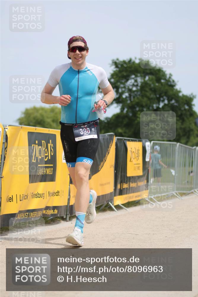 22.06.2025 - Viking Triathlon H.Heesch http://msf.ph/oto/8096963 22.06.2025 13:11:31 Laufen 101, 390, 395 meine-sportfotos.de