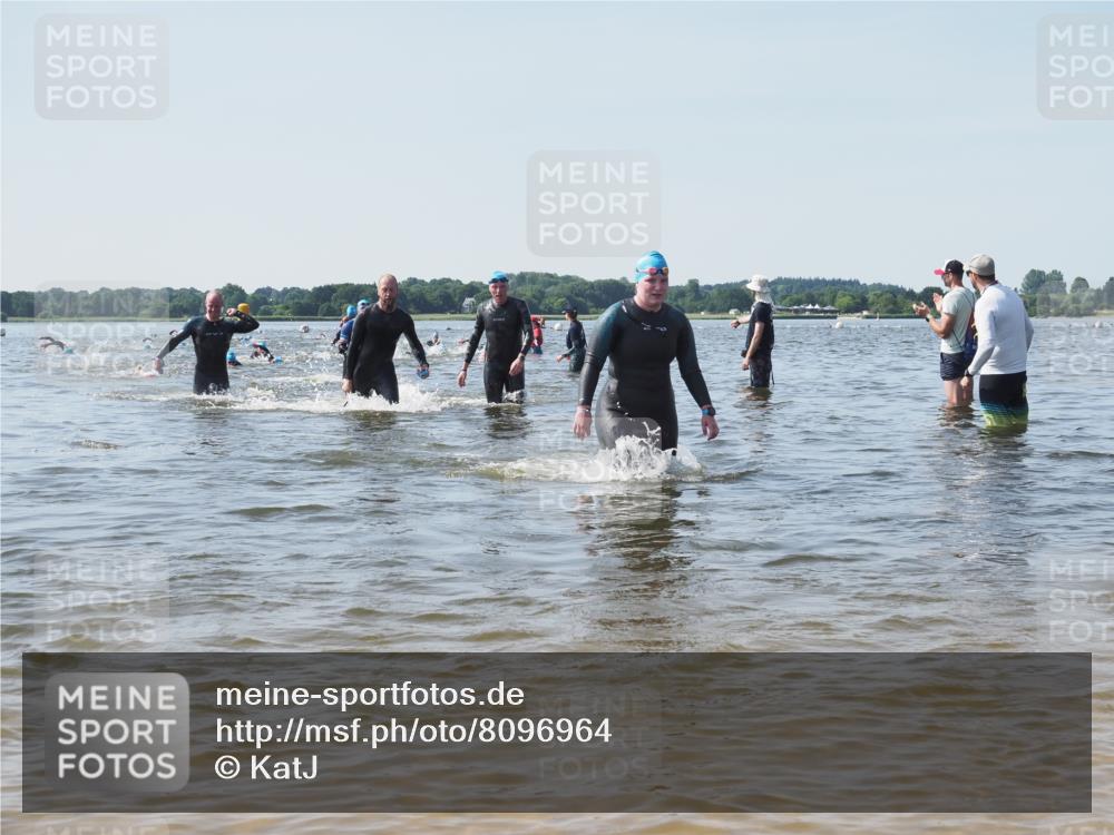 22.06.2025 - Viking Triathlon KatJ http://msf.ph/oto/8096964 22.06.2025 10:31:26 Schwimmen 3, 8, 236, 311, 469, 613, 648 meine-sportfotos.de