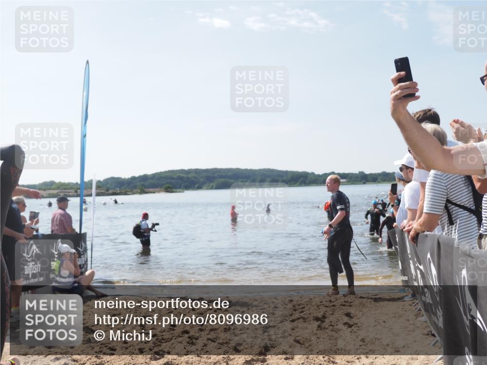 22.06.2025 - Viking Triathlon MichiJ http://msf.ph/oto/8096986 22.06.2025 10:42:02 Schwimmen 78, 159, 199, 221 meine-sportfotos.de