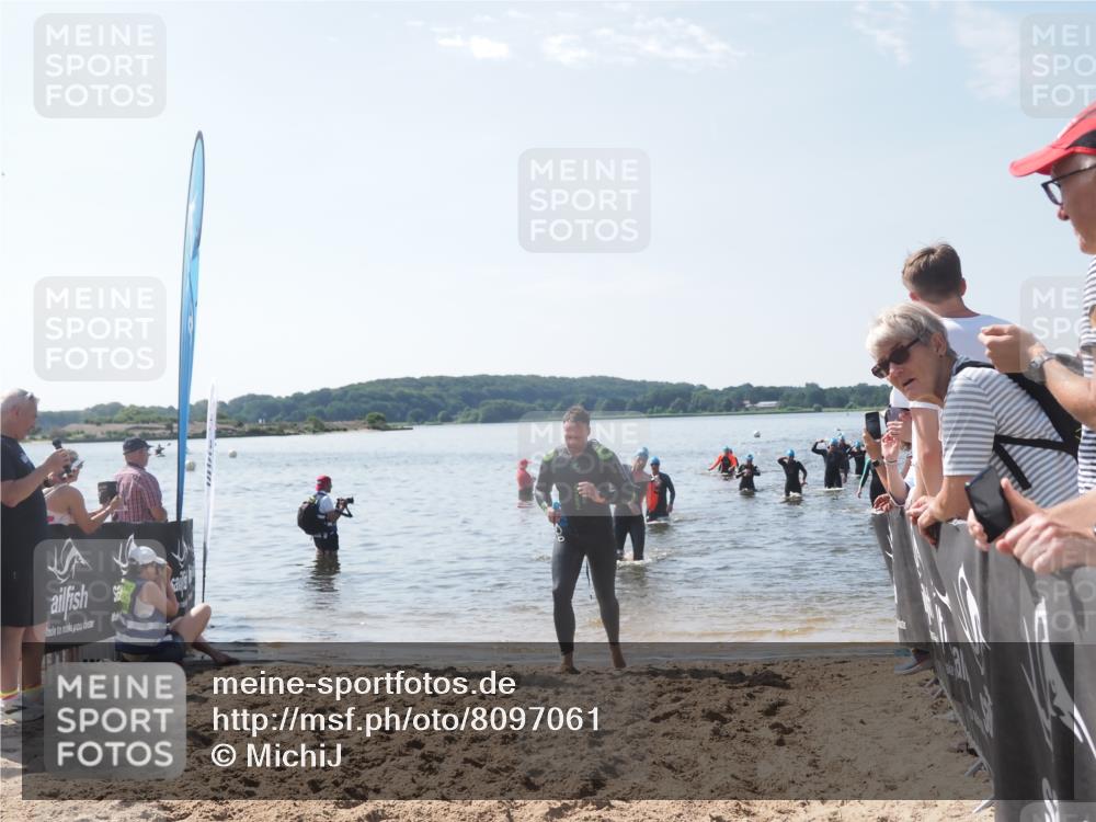 22.06.2025 - Viking Triathlon MichiJ http://msf.ph/oto/8097061 22.06.2025 10:42:11 Schwimmen 16, 78, 159, 281, 290, 326, 460, 465 meine-sportfotos.de
