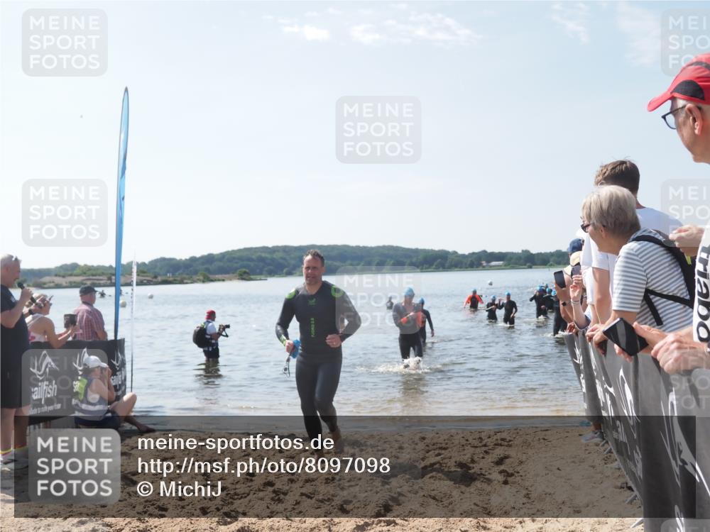22.06.2025 - Viking Triathlon MichiJ http://msf.ph/oto/8097098 22.06.2025 10:42:12 Schwimmen 16, 78, 159, 281, 290, 326, 460, 465 meine-sportfotos.de
