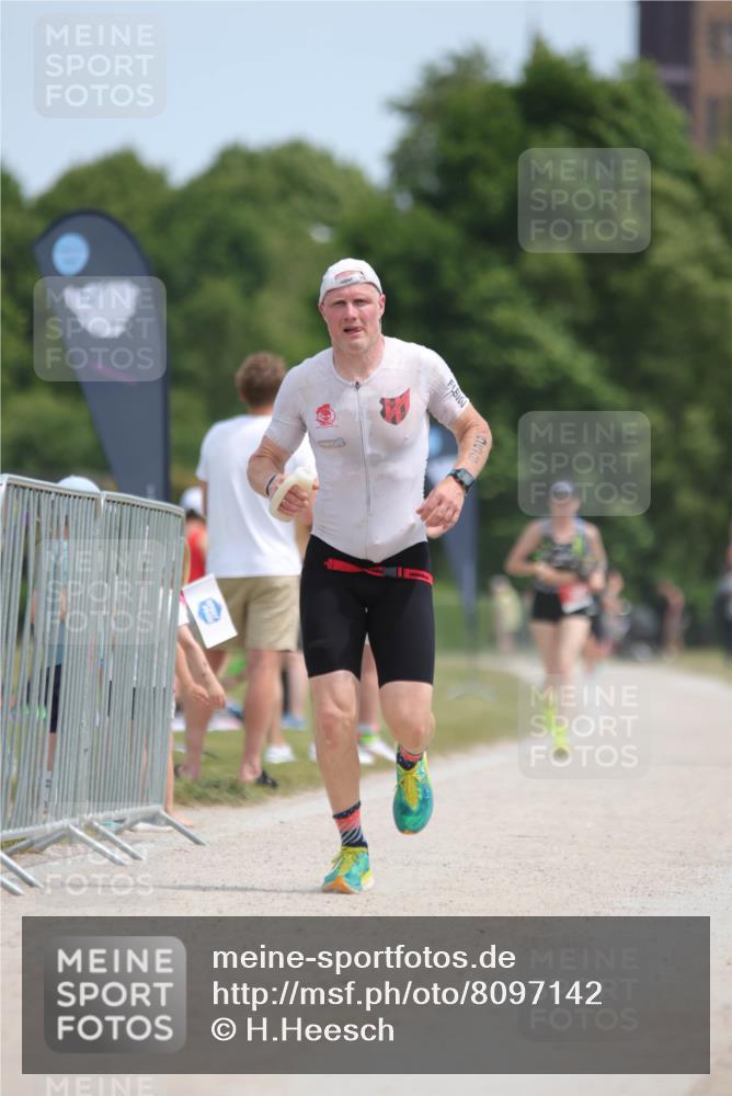 22.06.2025 - Viking Triathlon H.Heesch http://msf.ph/oto/8097142 22.06.2025 13:12:28 Laufen 532, 556 meine-sportfotos.de